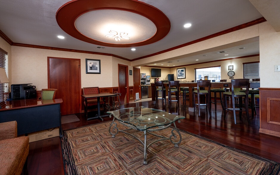 More Photos Of 11217 Ih 37, Corpus Christi Hotel For Sale