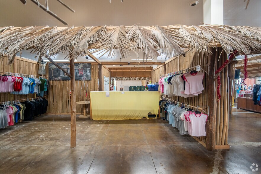 More Photos Of 138 Kamehameha Ave, Hilo Storefront For Sale