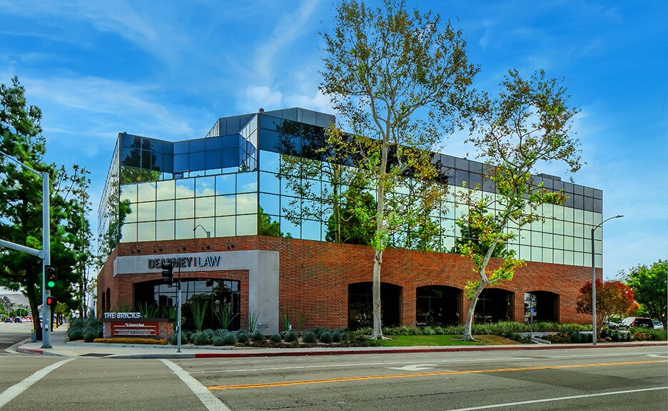 More Photos Of 18302 Irvine Blvd, Tustin Office For Lease