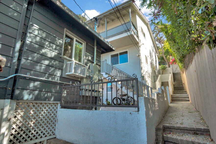 More Photos Of 3662 Fredonia Dr, Los Angeles Apartments For Sale