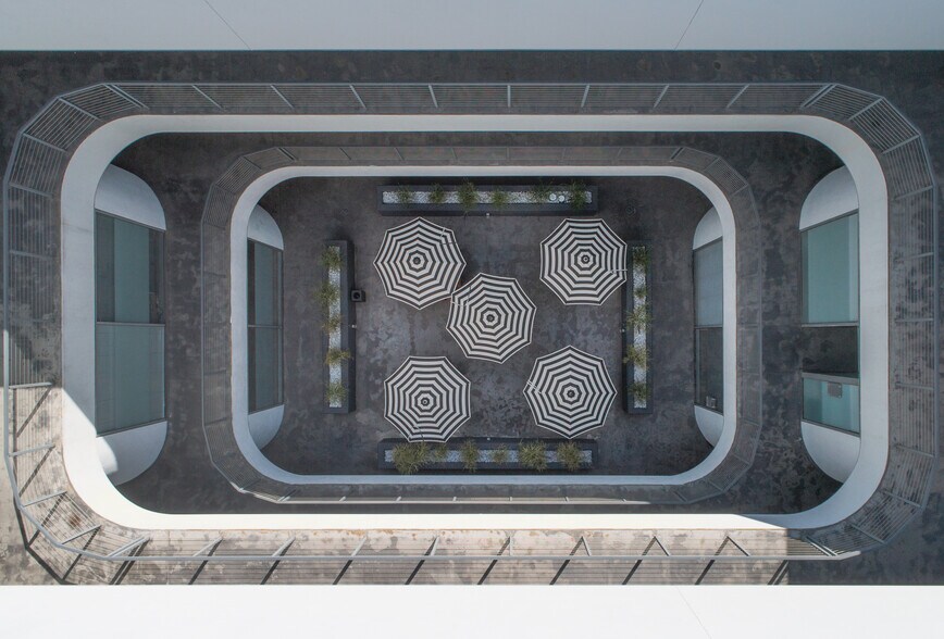 More Photos Of 8065-8075 W 3rd St, Los Angeles Loft Creative Space For Lease