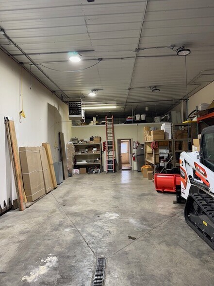 More Photos Of 181 Wolf St, Yorkville Warehouse For Sale