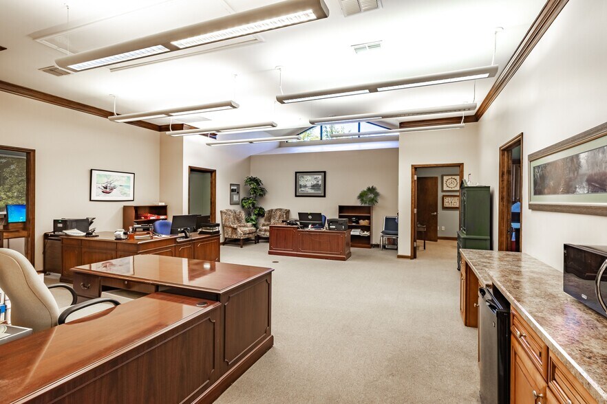More Photos Of 825 E Main St, Lakeland Office For Sale