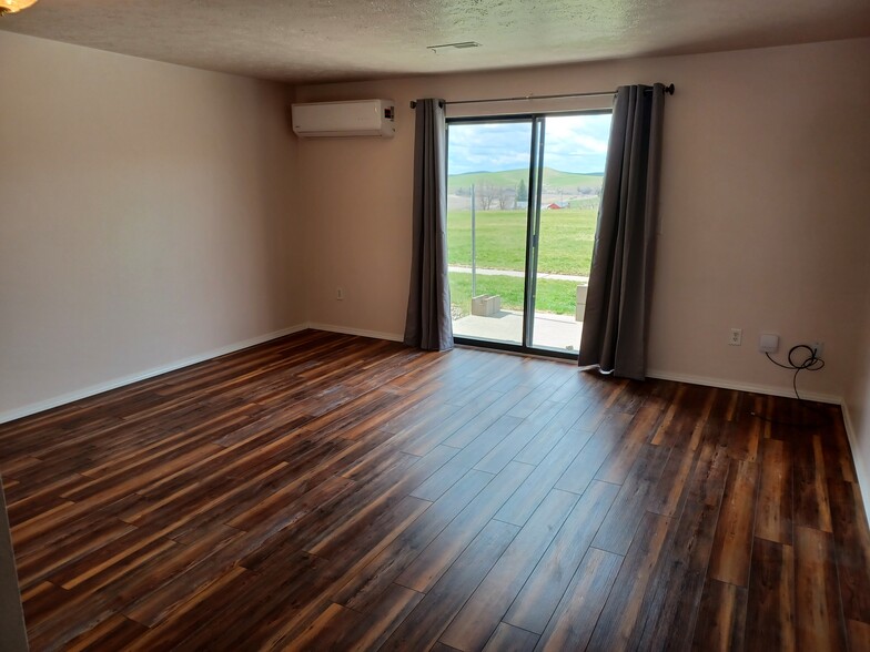 More Photos Of 540 N Madison St, Tekoa Apartments For Sale