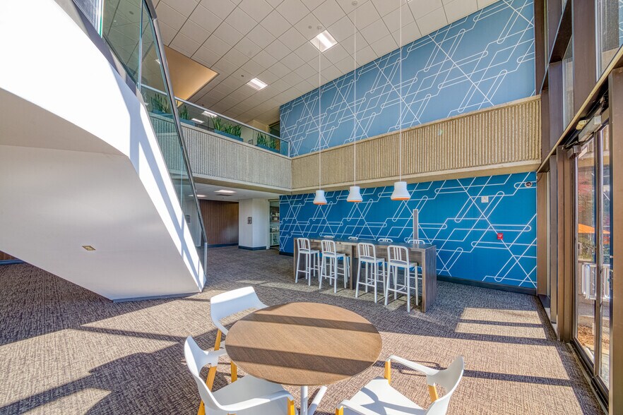 More Photos Of 5901 Peachtree Dunwoody Rd NE, Atlanta Unknown For Lease