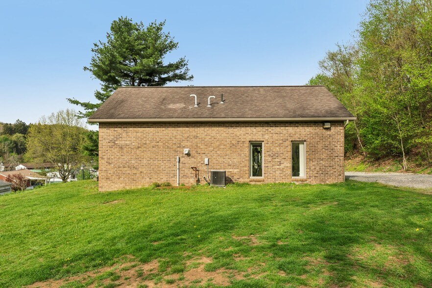 More Photos Of 30 Terrace Ave, Leechburg Office For Sale