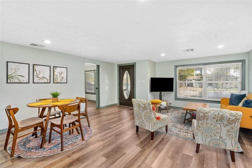 More Photos Of 1118 W 21st St, Houston Office For Sale