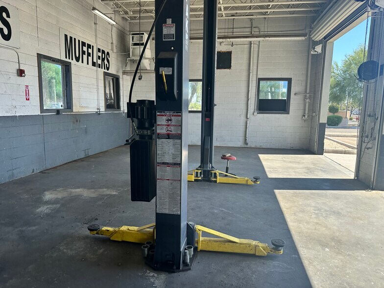 More Photos Of 10380 N 91st Ave, Peoria Auto Repair For Lease
