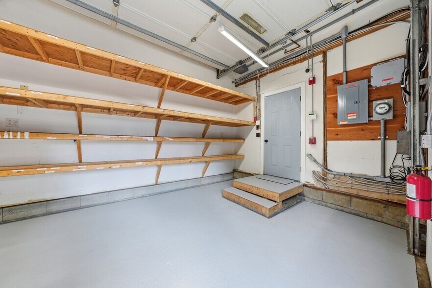 More Photos Of 148 Katama Rd, Edgartown Flex For Sale