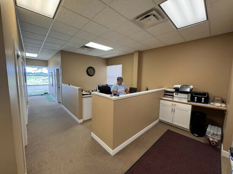 More Photos Of 2200 W 49th St, Sioux Falls Office For Lease
