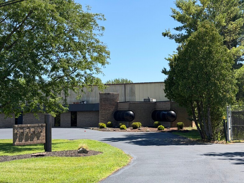 Primary Photo Of 3920 Congress Pkwy, Richfield Warehouse For Sale
