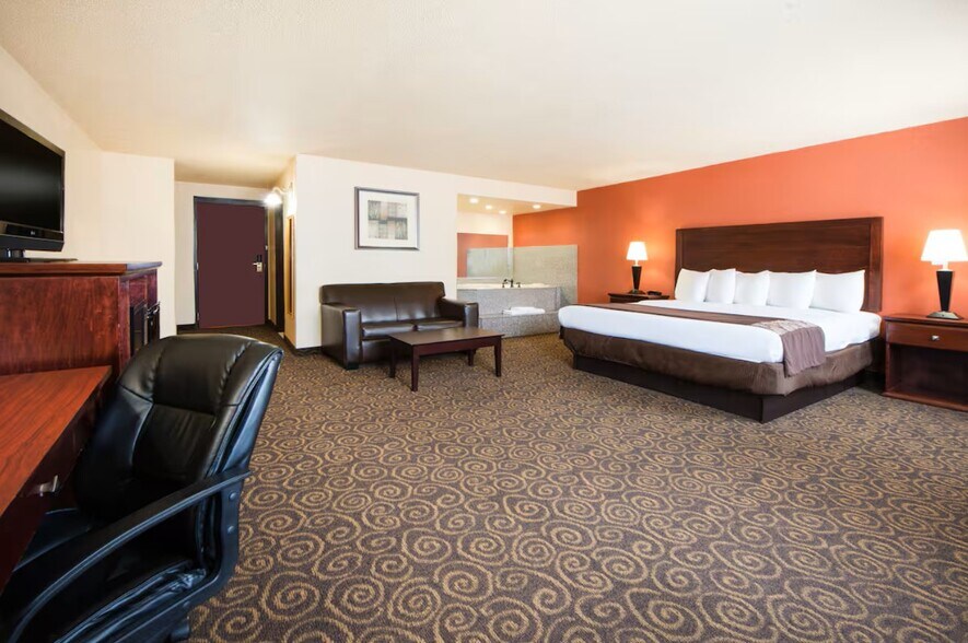 More Photos Of 2818 S Van Buren St, Enid Hotel For Sale