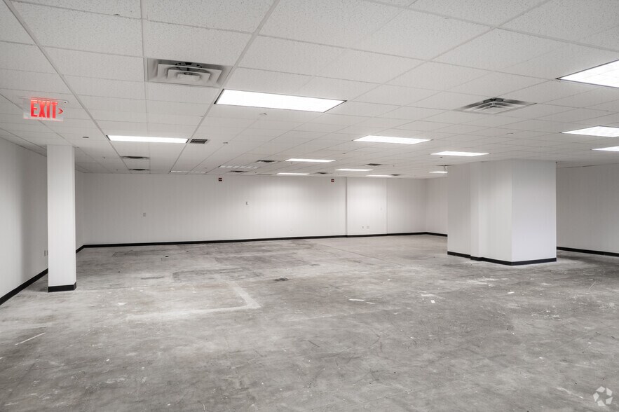 More Photos Of 2950 Express Dr S, Islandia Office For Lease