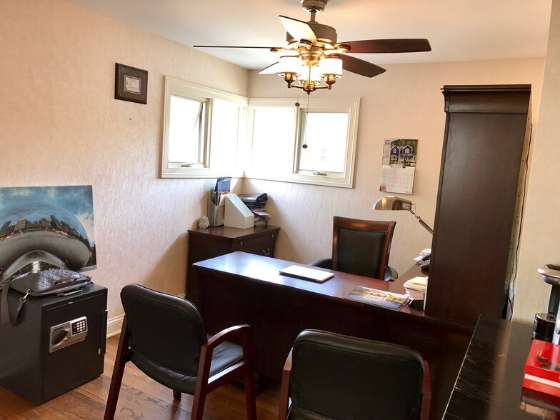 More Photos Of 103 E Ogden Ave, Clarendon Hills Office For Sale