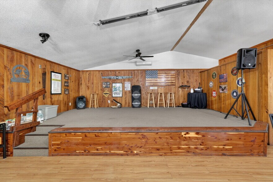 More Photos Of 2396 N Country Road 470, Lake Panasoffkee General Retail For Sale