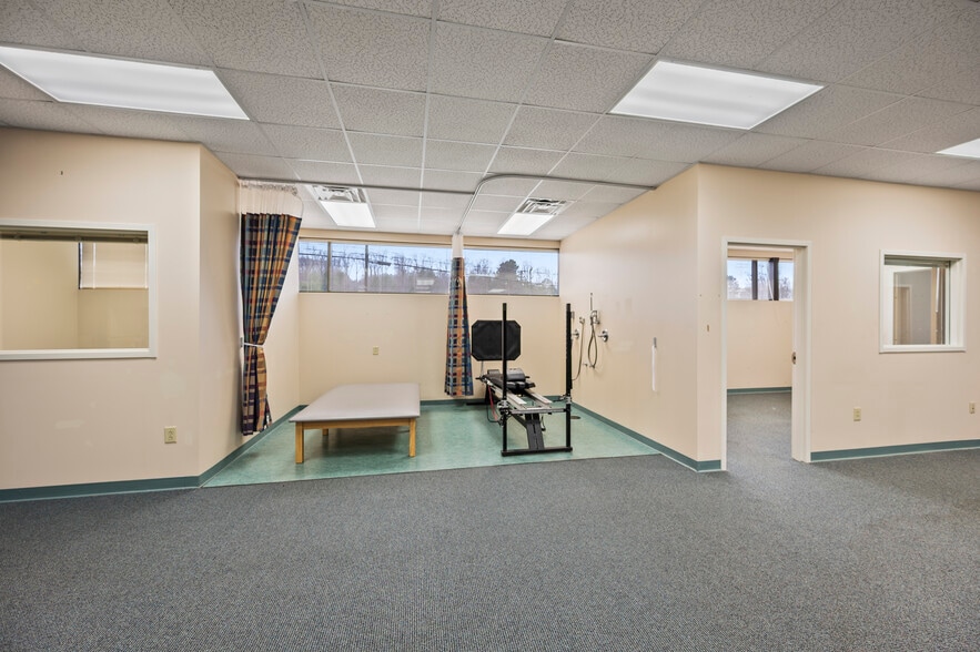 More Photos Of 257 W Kings Hwy, Eden Medical For Sale