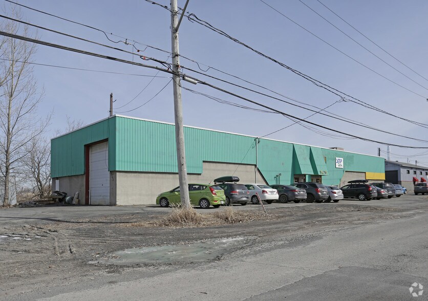More Photos Of 5225 Rue Bachand, Longueuil Auto Repair For Lease