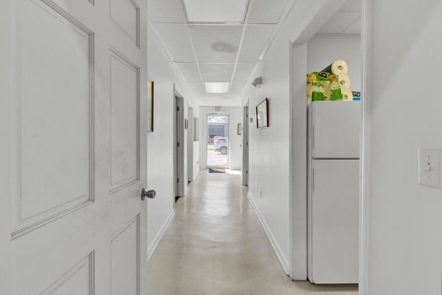 More Photos Of 1950 Belgrade Ave, Charleston Office For Lease