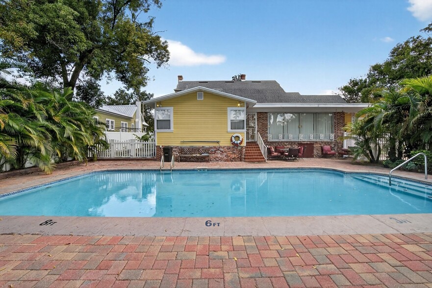 More Photos Of 805 N Wheeler St, Plant City Hospitality For Sale