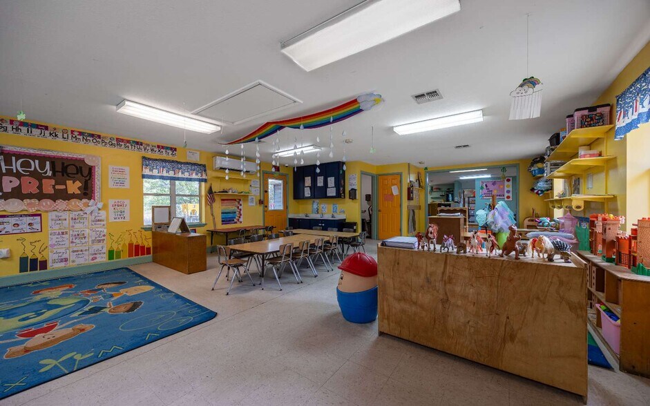 More Photos Of 311 NE Crawford St, Mayo Office For Sale