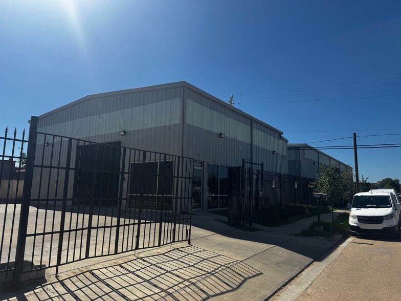 Primary Photo Of 9805 Consuela Dr, Houston Auto Repair For Lease