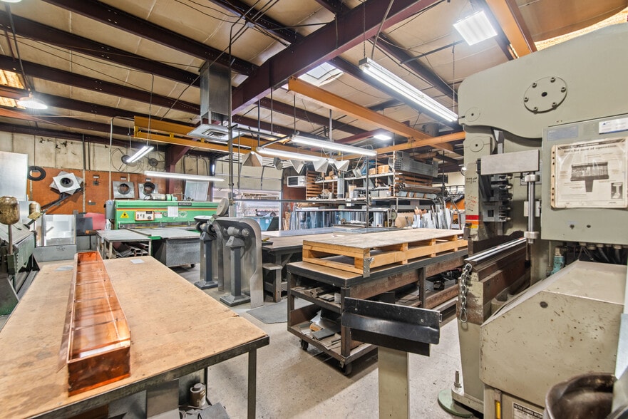 More Photos Of 709-711 S University Ave, Provo Service For Lease