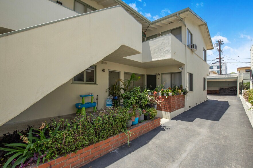 More Photos Of 1023 S Bedford St, Los Angeles Apartments For Sale