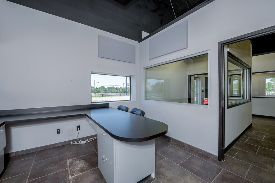 More Photos Of 185 State Highway 36 N, Caldwell Freestanding For Sale