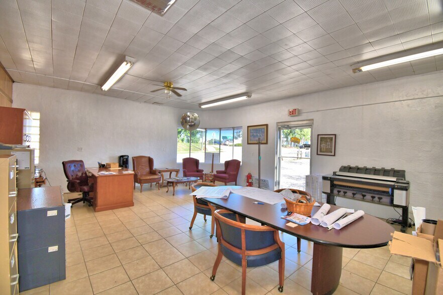 More Photos Of 103-105 S Scenic Hwy, Frostproof General Retail For Sale