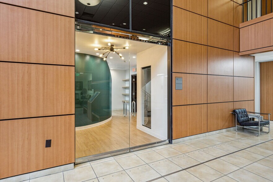 More Photos Of 5477 Glen Lakes Dr, Dallas Medical For Lease