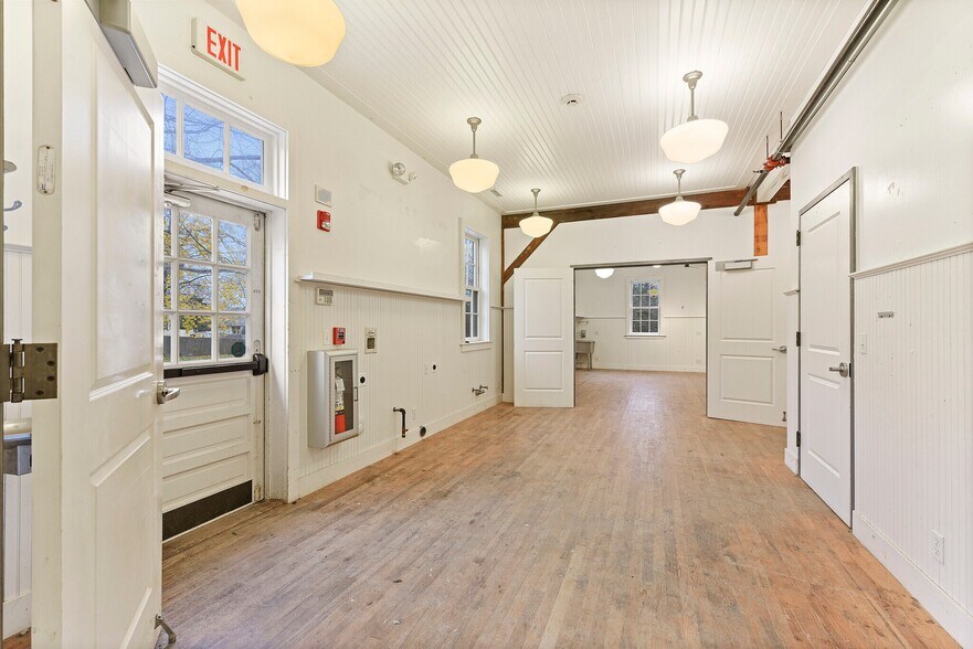 More Photos Of , Amagansett General Retail For Sale