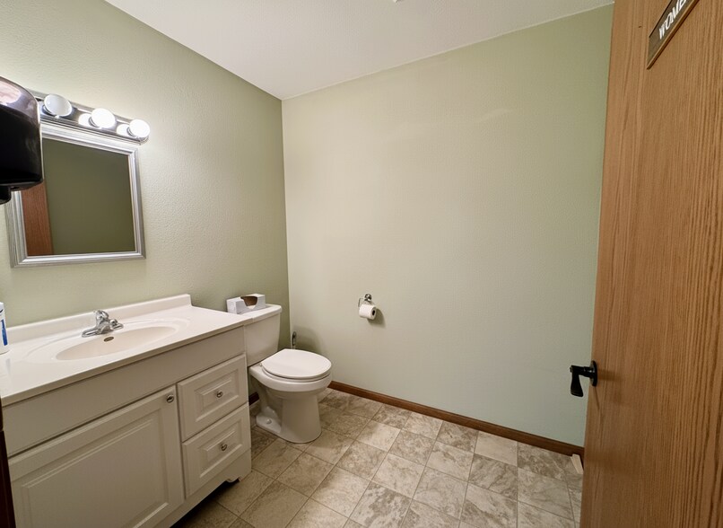 More Photos Of 19 Central ave, Elbow Lake Office For Sale