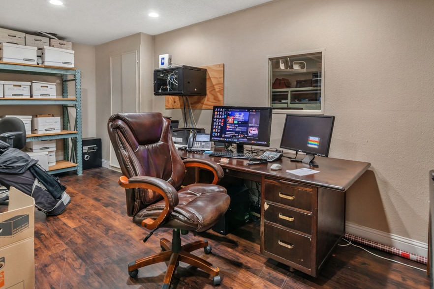 More Photos Of 8101 Grapevine Hwy, North Richland Hills Showroom For Sale