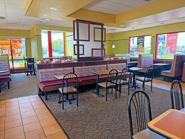 More Photos Of 13050 N Cleveland Ave, North Fort Myers Fast Food For Lease