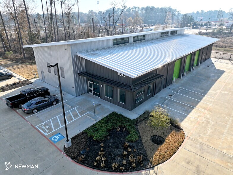 More Photos Of 1613 N Loop 336 E, Conroe Light Distribution For Sale