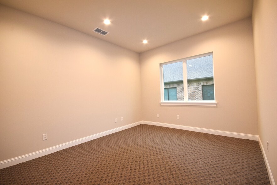 More Photos Of 2601 Little Elm Parkway, Little Elm Office For Sale