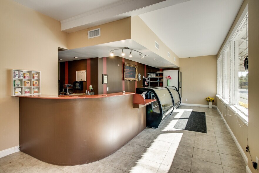 More Photos Of 306 46th Ave N, Nashville Storefront Retail Residential For Lease