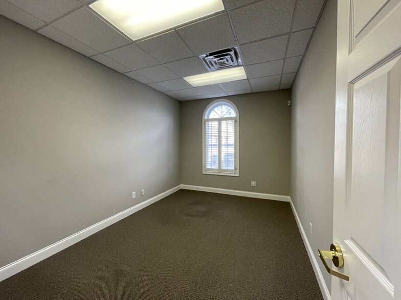 More Photos Of 100 Colony Park Dr, Cumming Bank For Lease