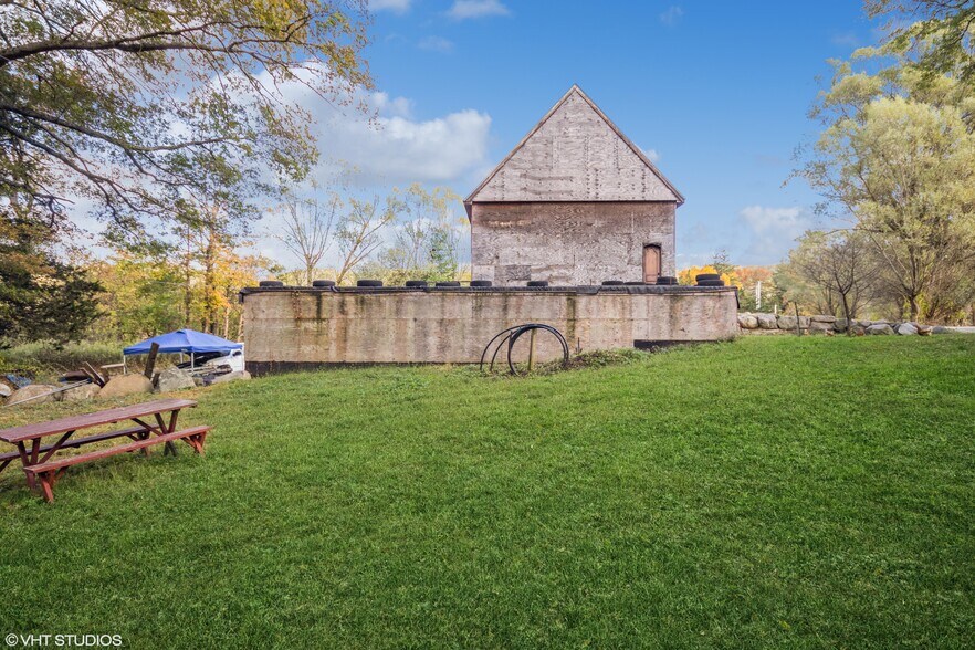 More Photos Of 3 Horsemens Trl, Cold Spring General Retail For Sale