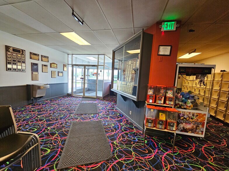 More Photos Of 1901 Indianapolis Ave, Lebanon Bowling Alley For Sale