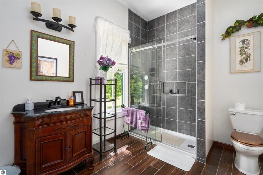 More Photos Of 18599 Mission Rd, Traverse City Hotel For Sale