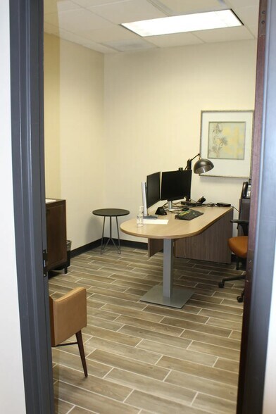 More Photos Of 601 Crescent Blvd, Madison Office For Lease