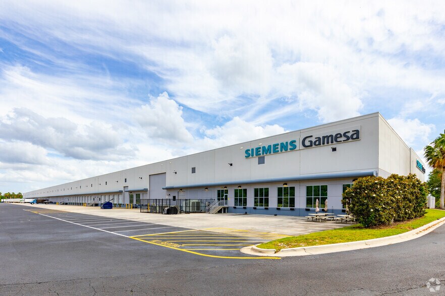 More Photos Of 7415 Emerald Dunes Dr, Orlando Distribution For Lease