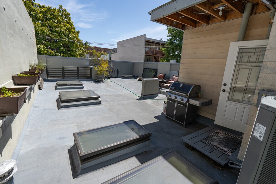 More Photos Of 335 S Van Ness Ave, San Francisco Flex For Lease