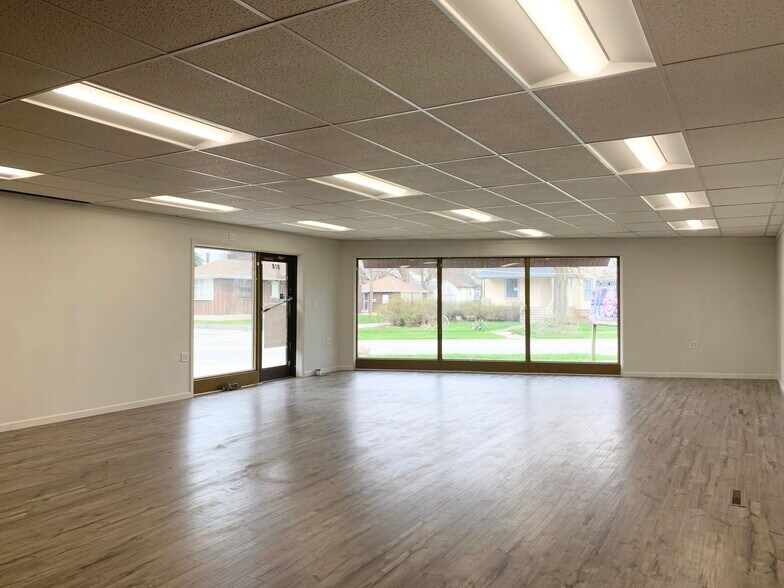 More Photos Of 929 N 5th Ave, Kankakee Storefront Retail Office For Sale