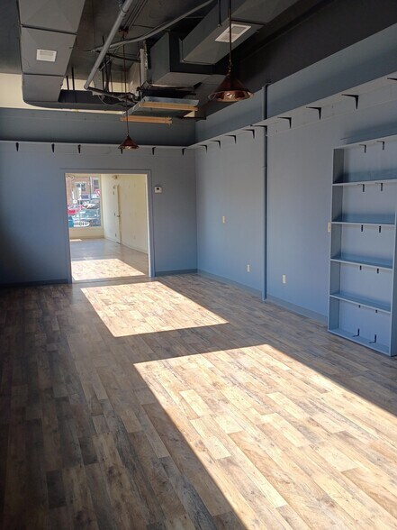 More Photos Of 40 Monument Sq, Urbana Storefront Retail Office For Lease