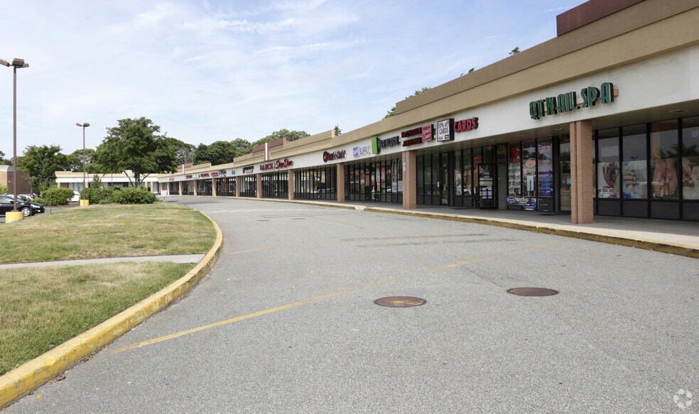 More Photos Of 655 E Main St, East Patchogue Storefront For Lease