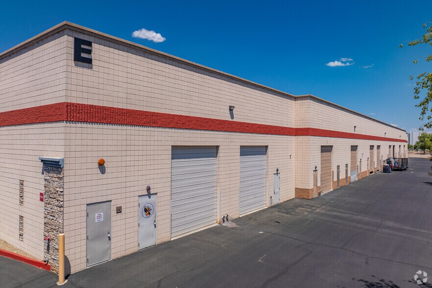 More Photos Of 1050 N Fairway Dr, Avondale Unknown For Lease