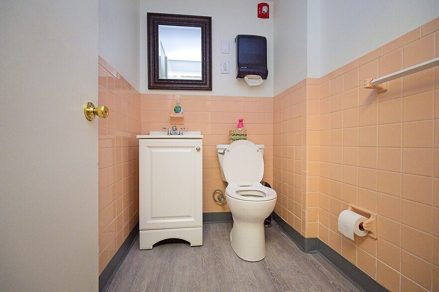 More Photos Of 766 Old York Rd, Jenkintown Medical For Sale