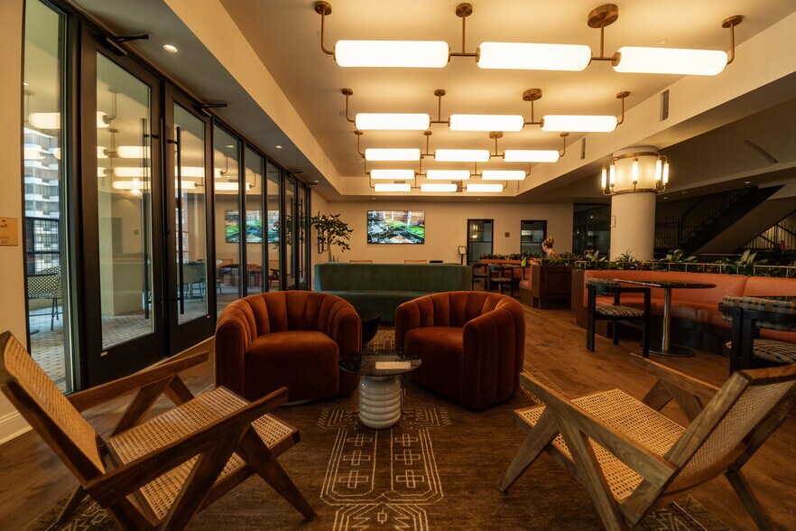 More Photos Of 200 S Broad St, Philadelphia Hotel For Lease